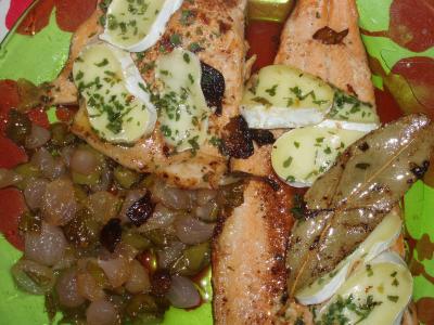 Trucha con Queso y Salsa de Cebollitas Agridulces y Pimiento Verde